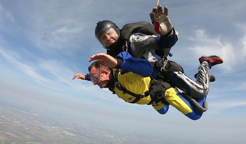GH019649 3986 - skydive
