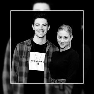 |OUT| @MyPage Grant Gustin + Lili Reinhart. - 16 missed calls l SEMIFINALA