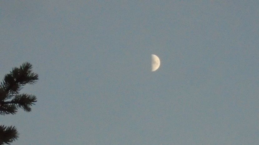 Primul patrar al Lunii in Varsator - Luna - Soarele si norii - 2