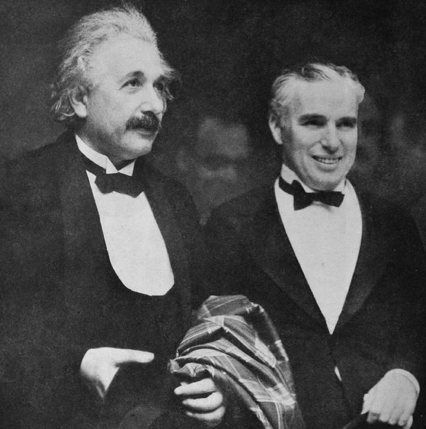1018px-Albert_Einstein_and_Charlie_Chaplin_City_Lights_premiere_1931 - CHARLIE CHAPLIN