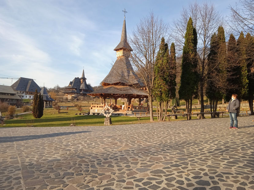 Mănăstirea Bârsana. - Cascada Piciorul Calului din Cavnic