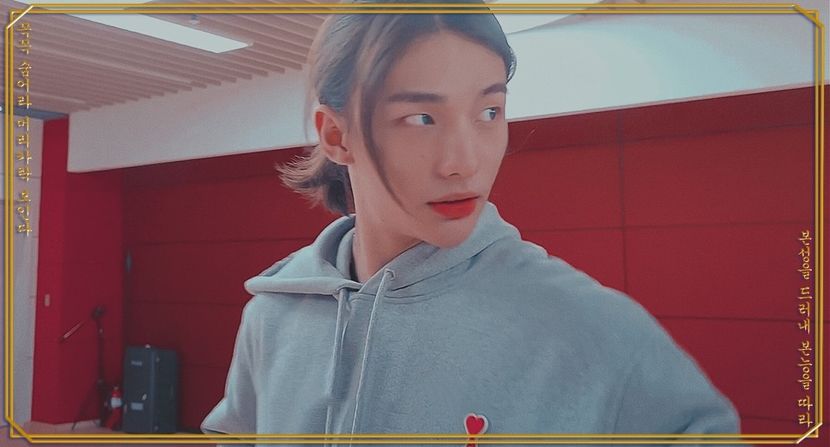 ┌왕자⇢⁹¹ᵉ●l̷e̷ ̷2̷4̷ ̷n̷o̷v̷e̷m̷b̷r̷e̷ ̷2̷0̷2̷1̷♔ - this is your lovely boy__hyunjin