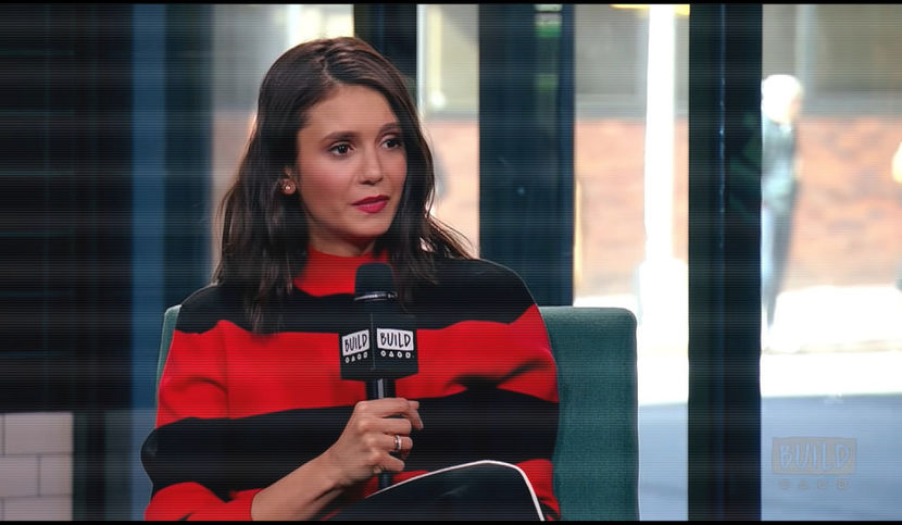 — Se uită spre el. ❝Bună ziua.❞ Surâde amuzată. ❝Da, eu sunt. Postul era liber și..❞ - MET - Episodul 08