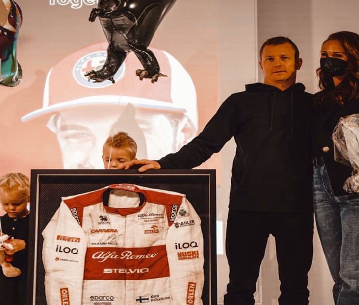◊ 29 nov 2021, Kimi with his family at his farewell event ◊ - i am an artist the track is my canvas and the car is my brush