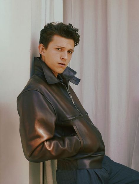 eeed517d091f6b3feca323ca1fc69955 - Tom Holland