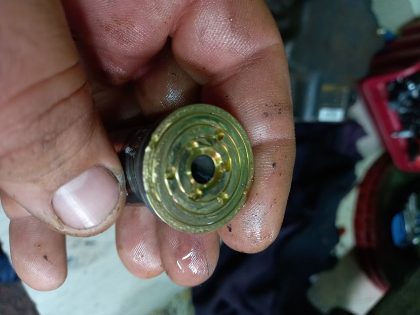 Komatsu - Reparatii Pompe Hidraulice