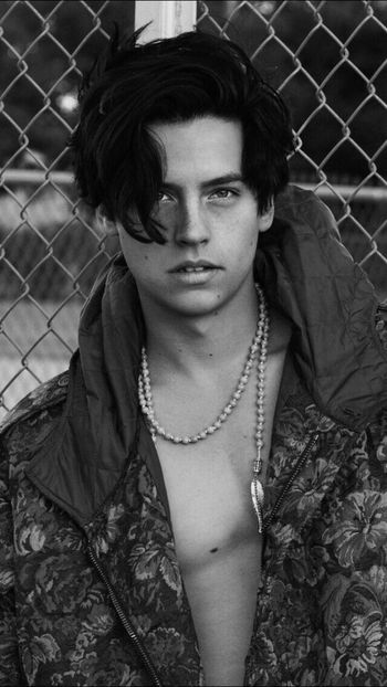 52ec7aaac4aaa3454047790cadb766dd - Cole Sprouse