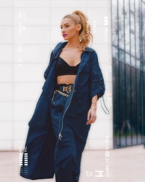 7185B51E-9D08-45D0-9D6E-6DE94DAB60E4 - 001 Alina aaa P