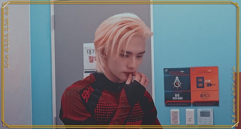 ┌왕자⇢¹³⁷ᵉ●l̷e̷ ̷0̷9̷ ̷j̷a̷n̷v̷i̷e̷r̷ ̷2̷0̷2̷2̷♔ - this is your lovely boy__hyunjin