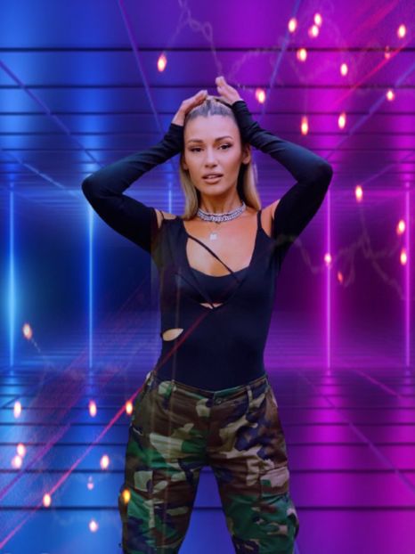 A8812411-5E50-4066-A2C1-D63615F86302 - 001 Alina aaa P