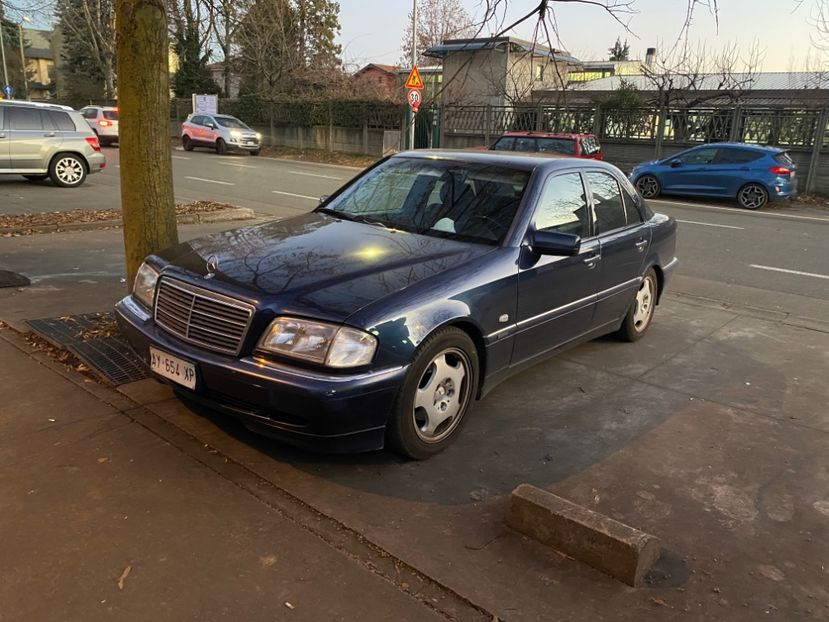 4295FD8F-593C-4A4A-9990-46BB76CF67A8 - Car spotting