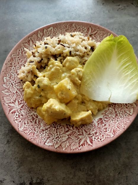 Cu orez sălbatic și salata - Piept de pui cu curry