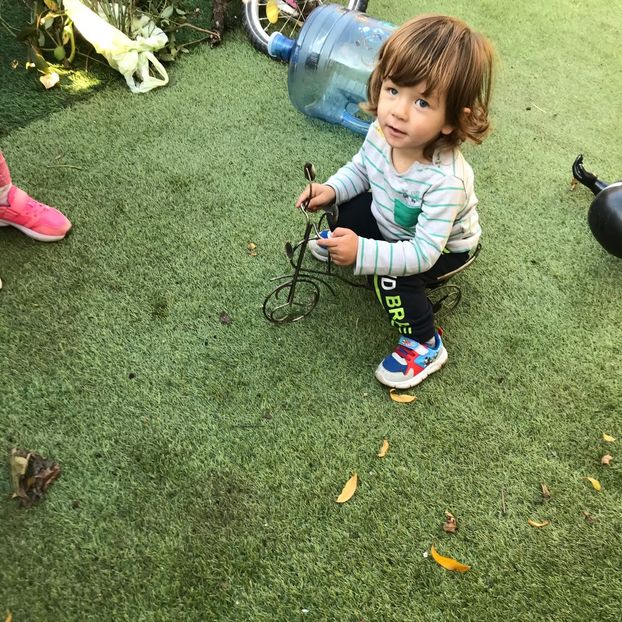 EF9D90B7-8F36-4A91-A074-C2CBDCA862E2 - Familia