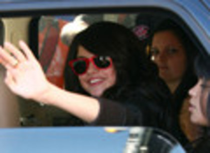 Rare-pictures-of-Selena-selena-gomez-9616944-120-87