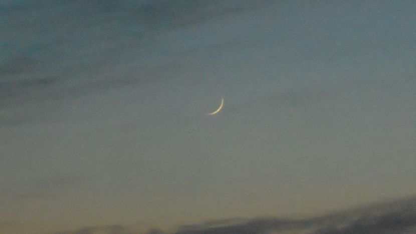 ....Luna noua in Pesti - Luna - Soarele si norii - 3