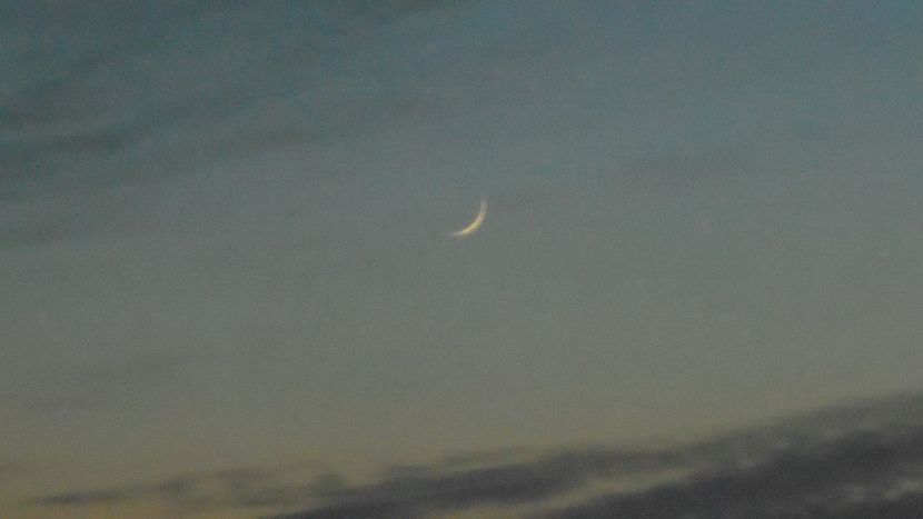 ....Luna noua in Pesti - Luna - Soarele si norii - 3