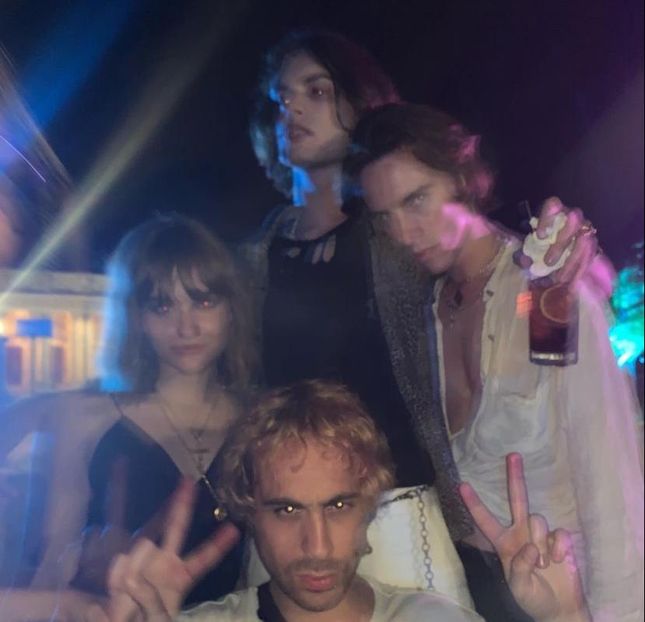 i redownloaded tinder sorry women - Collection of Tintypes