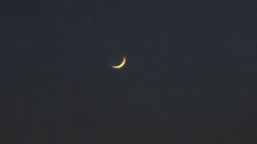 Luna noua in Berbec - Luna - Soarele si norii - 3