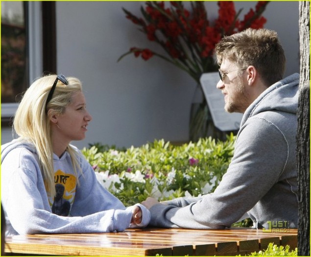 2hwiiaq - Ashley Tisdale