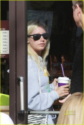 2wcmckj - Ashley Tisdale