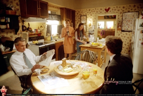 13zy6b7 - Ashley Tisdale