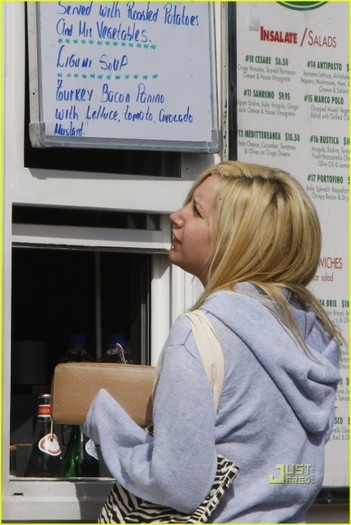 m90hg4 - Ashley Tisdale
