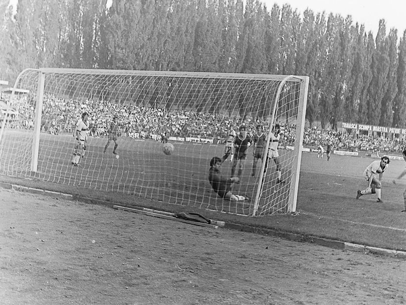 Corvinul Hunedoara Progresul Bucuresti 1980 - Dunarea Galati Istorie Part 3