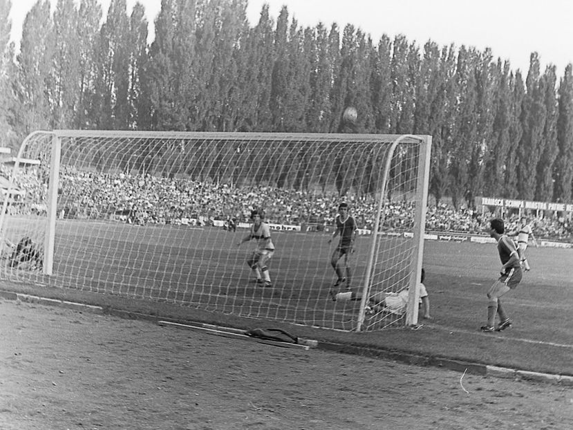 Corvinul Hunedoara Progresul Bucuresti 1980 - Dunarea Galati Istorie Part 3