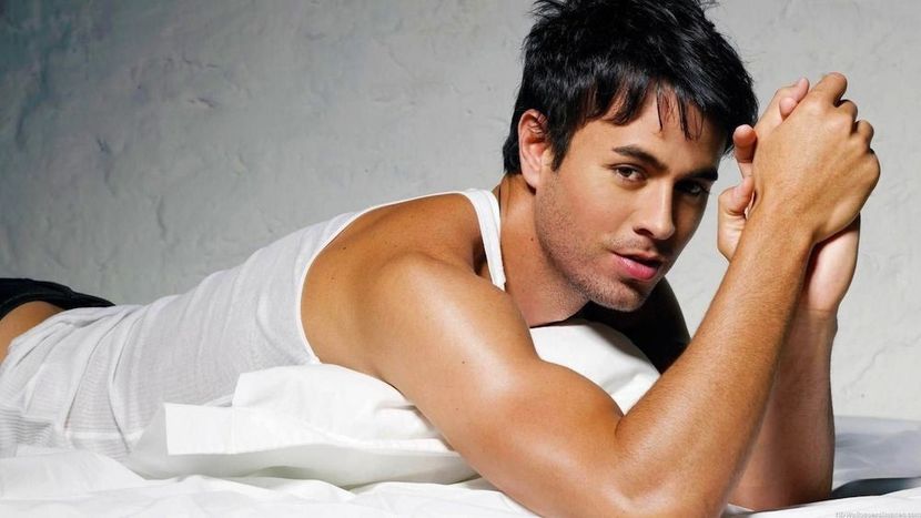 Enrique Iglesias - Leu 8 August ✔ - Zodiac Signs