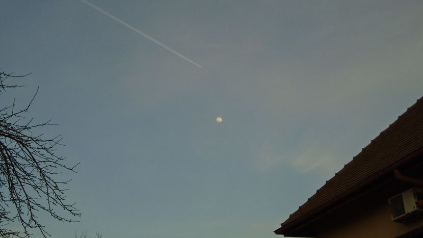 ... Luna in crestere in Leu - Luna - Soarele si norii - 3