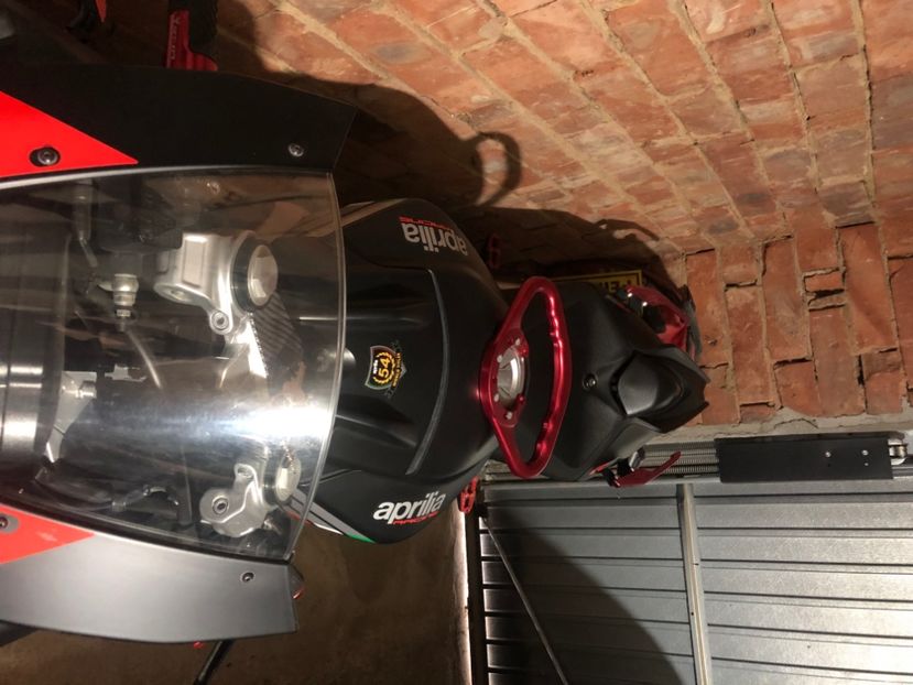 A07A9C58-DFD0-4881-95A5-D0C2456158E3 - Moto Aprilia rs4