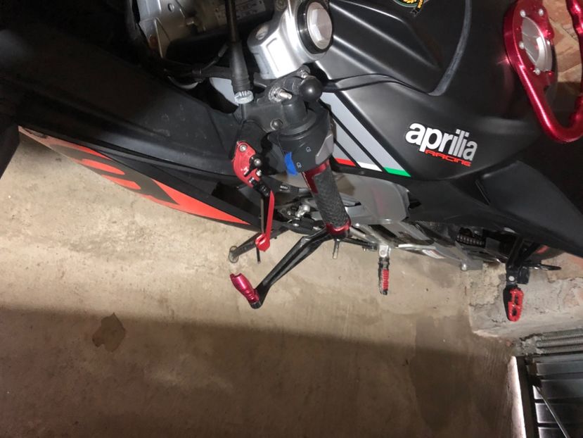 E6C21870-C9E9-4F02-8713-0E2218FA140A - Moto Aprilia rs4