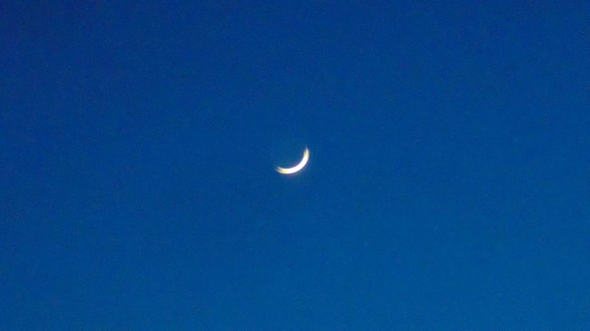 Luna noua in Taur - Luna - Soarele si norii - 3