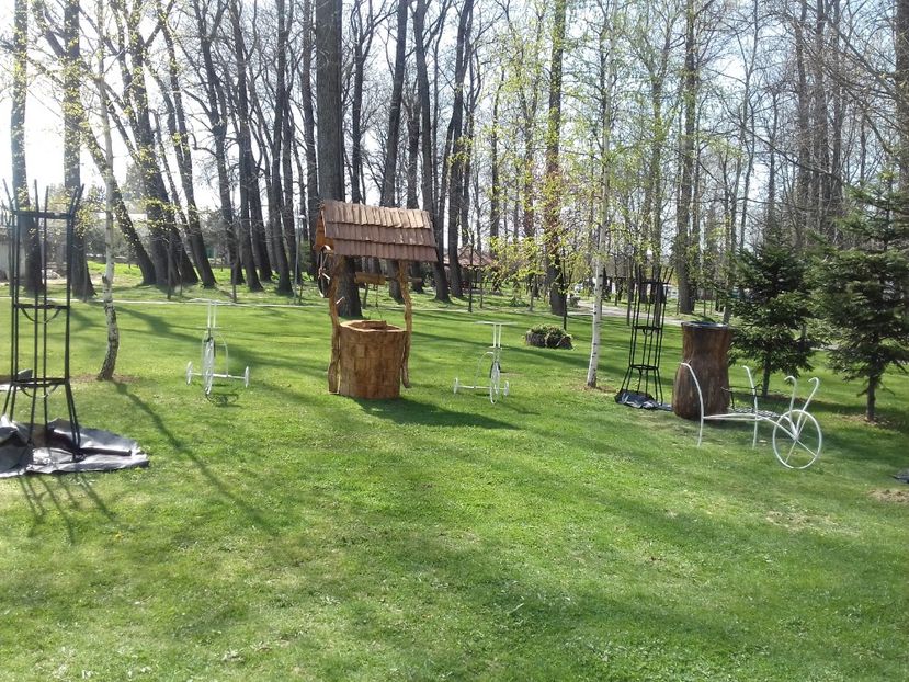 Urmeaza a fi impodobite cu flori... - Căutând bucuria la pas