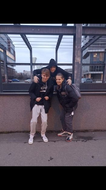 IMG-20220412-WA0009 - Marius cu prietenii