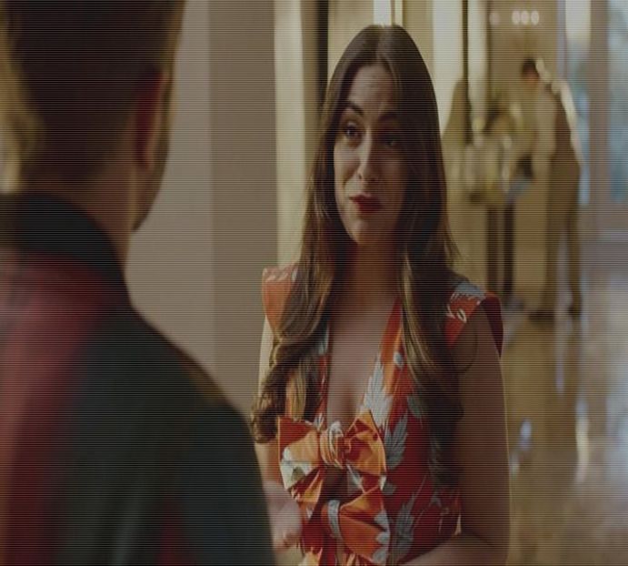 — Iese după Vasile și se sperie de Amelie și de ce scoate pe gură =)))))))))) "Cine...? Ce să - xEP07 Keep ure hands right there x