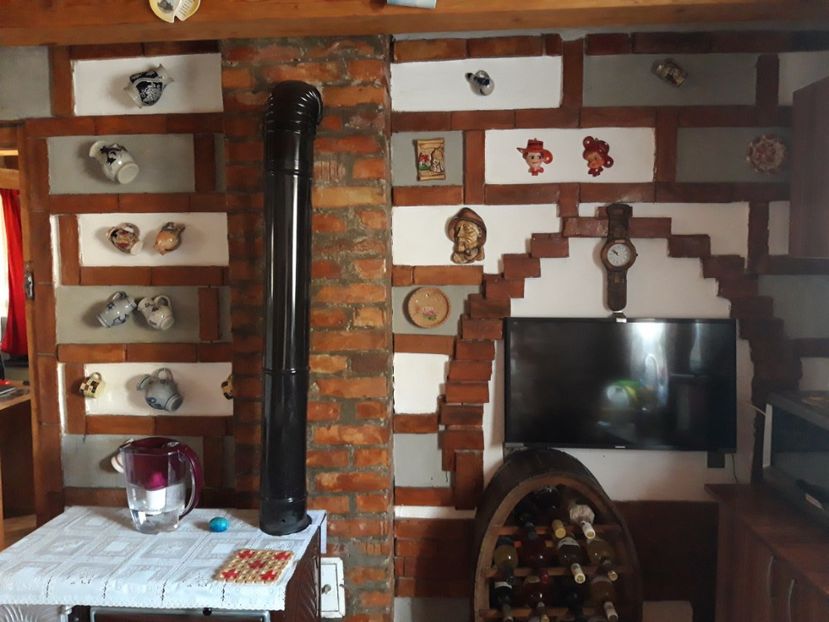  - Interior si exterior la casa de la tara
