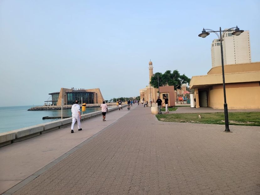 341EC56F-E204-4E0E-A7F6-B00B57E5329E - 2022April26KuwaitFamilyBeach