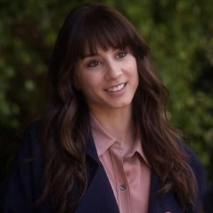 *vine muscand dintr-o rosie,curge zeama pe ea* Ce ai ma Tobica ai innebunit. Eu stau toata ziua la - episodul 80