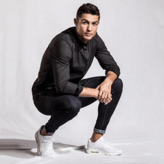 *se pune pe vine in fata ei ca sa fie la nivel cu ea* Da..am aflat ca nu s-a intamplat nimic intre - episodul 80