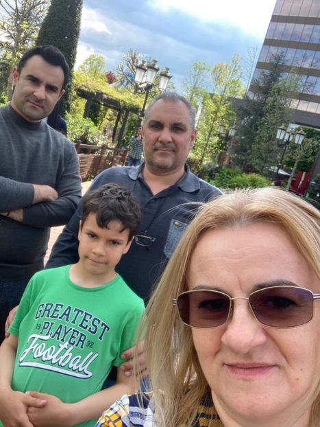 F5291E5A-0AEA-436D-B85B-F9772BEB1520 - POZE CU FAMILIA