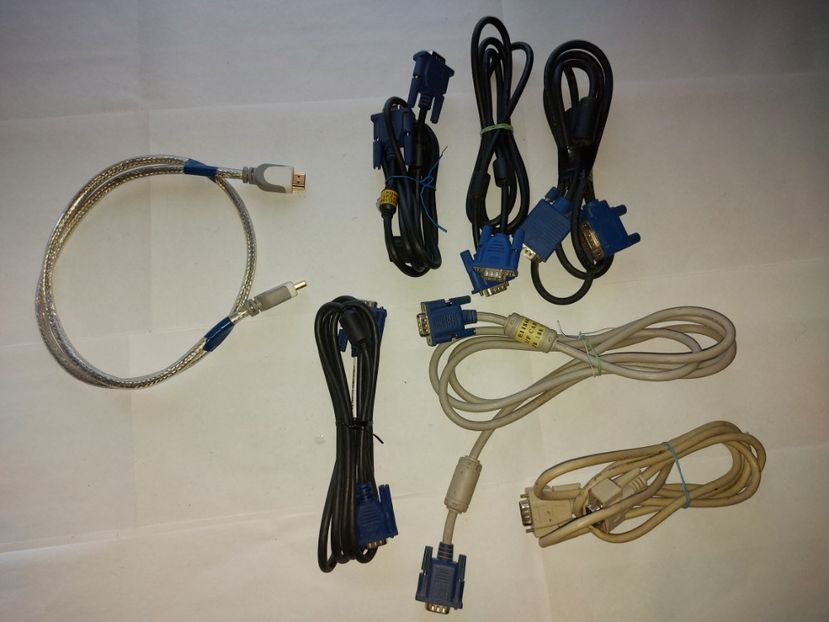  - cablu VGA si HDMI