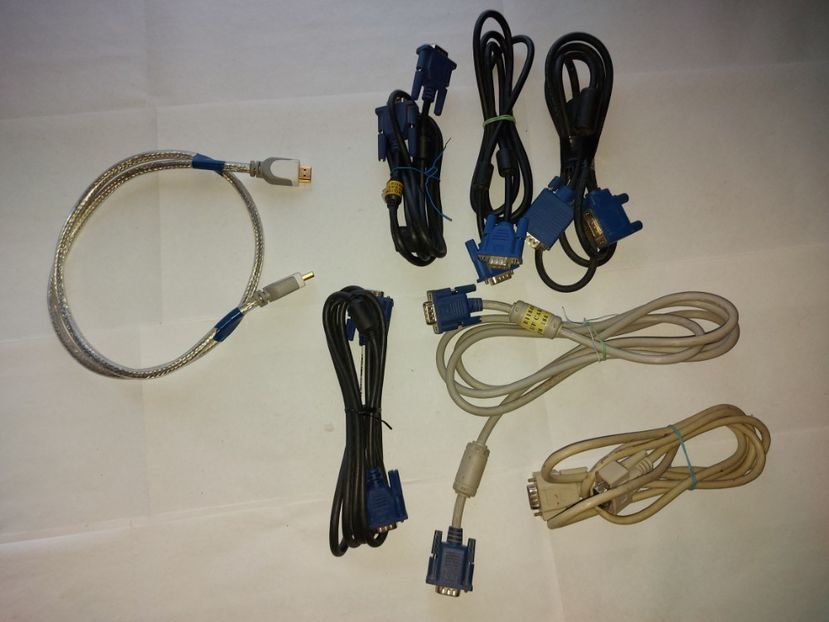  - cablu VGA si HDMI