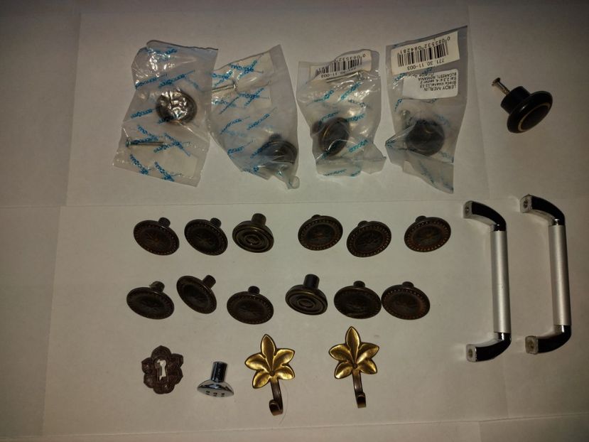  - Butoni pentru mobila