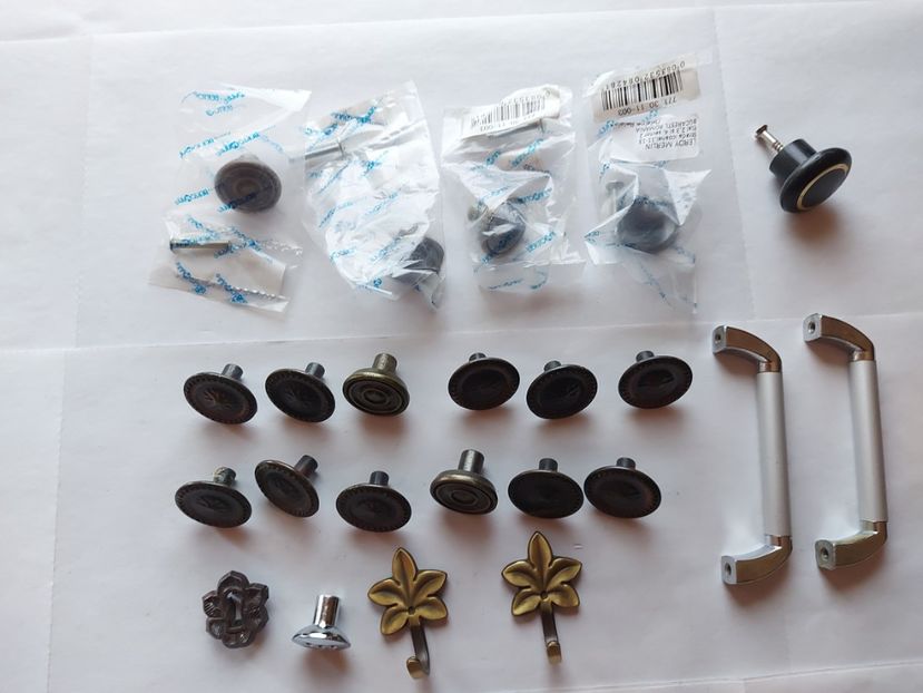  - Butoni pentru mobila