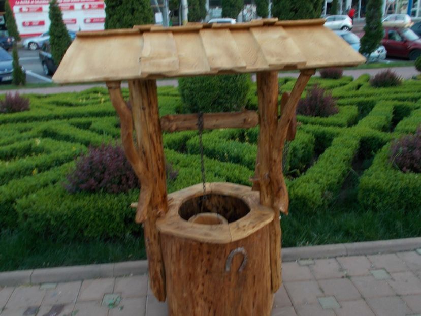 FANTANA DIN LEMN - PIATRA NEAMT ORASUL MEU SI INPREJURIMI