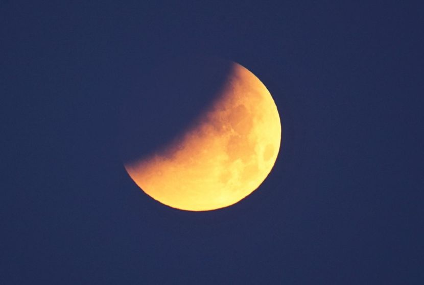 Eclipsa totala de Luna in Scorpion, Grecia - Luna - Soarele si norii - 3