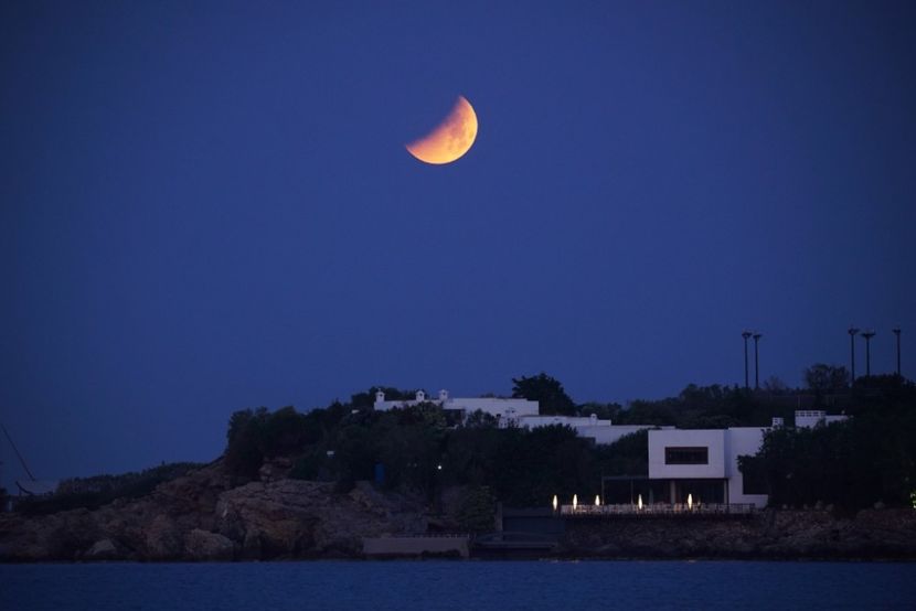 Eclipsa totala de Luna in Scorpion, Grecia - Luna - Soarele si norii - 3