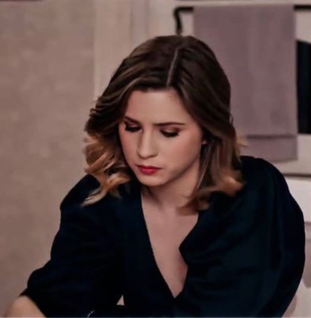 9A3C2470-1A56-436C-8258-9AD9FB427DBD - 01 Criss - Ana - Iris - Livia