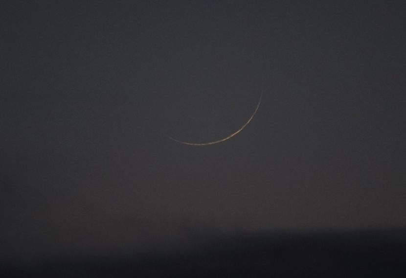 Luna noua de o zi in Gemeni - Luna - Soarele si norii - 3